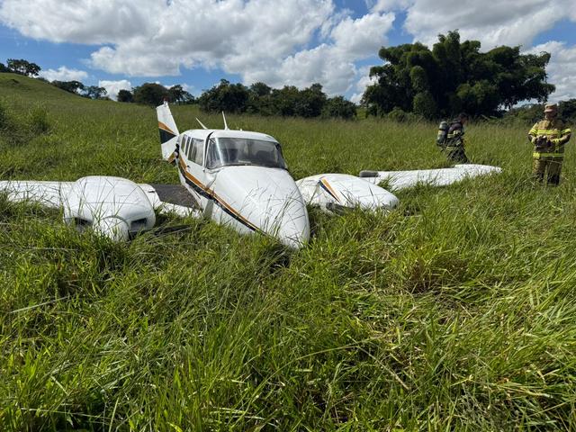 Avião faz pouso de emergência em Trindade (GO)