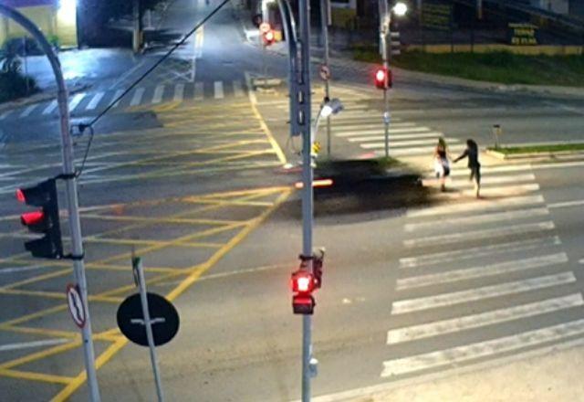 Motorista alcoolizado atropela e mata casal em Taboão da Serra (SP)