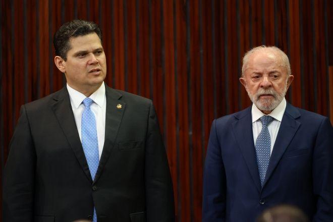 Alcolumbre não aplaude Messias em cerimônia do TSE; Lula e senador evitaram conversas públicas Alcolumbre não aplaude Messias em cerimônia do TSE; Lula e senador evitaram conversas públicas