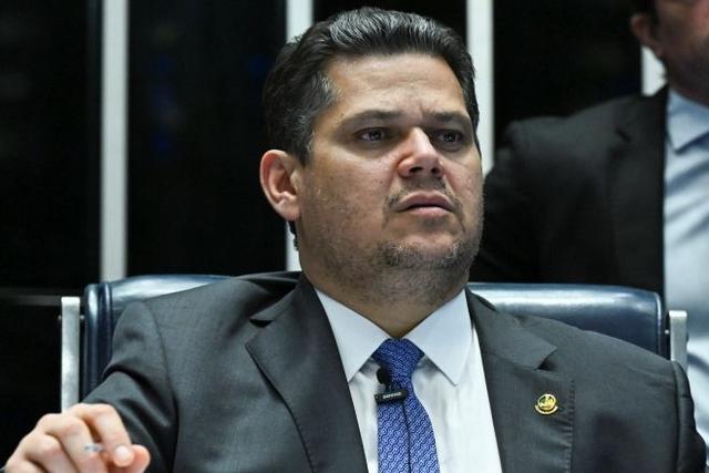 Alcolumbre decide que foi válida sessão da CPMI do INSS que quebrou sigilos de Lulinha