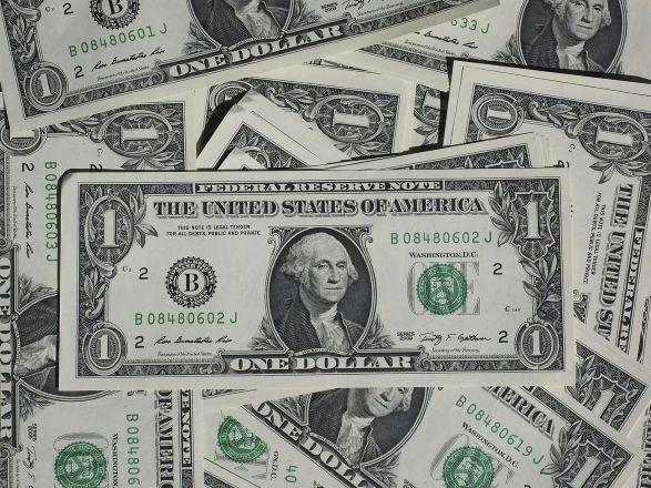 Dólar cai e fecha a R$ 5,15, menor patamar em quase dois anos