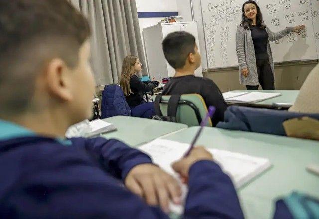 Judicialização da educação básica e uso do celular em escolas são temas no Poder em Foco