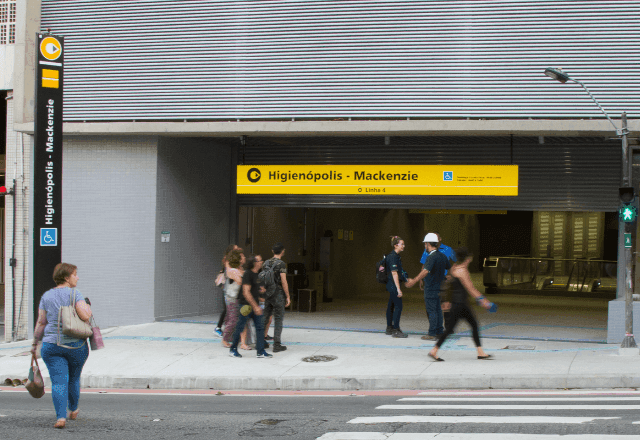 Ataque a casal em SP deixa médico e advogado feridos; suspeita é de crime por discriminação