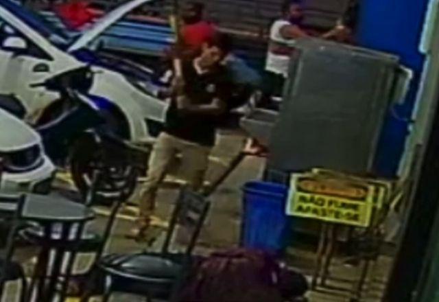 Homem é hospitalizado após ser espancado em posto de combustíveis em Rio Branco, no Acre