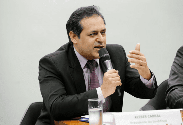 PF intima presidente de associação de auditores da Receita Federal a depor PF intima presidente de associação de auditores da Receita Federal a depor