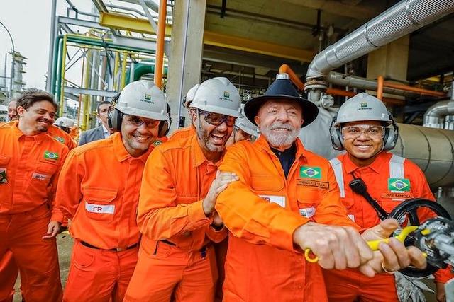 Lula cobra da Petrobras estoque de petróleo para proteger Brasil de choques externos