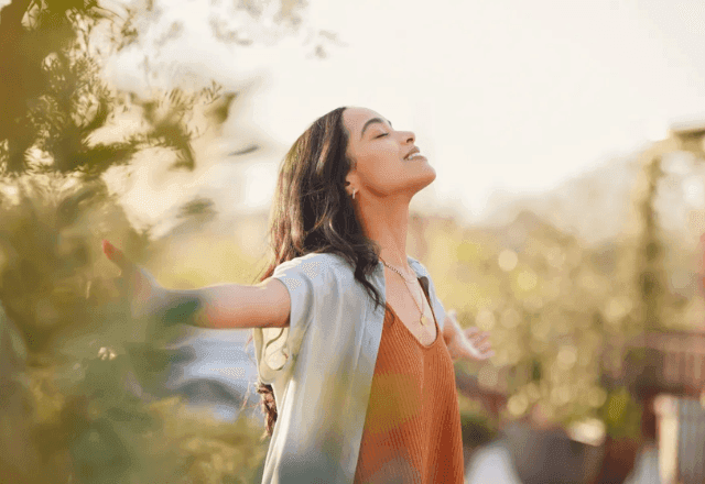 Pessoas estão mais felizes em 2026 do que há um ano, aponta pesquisa