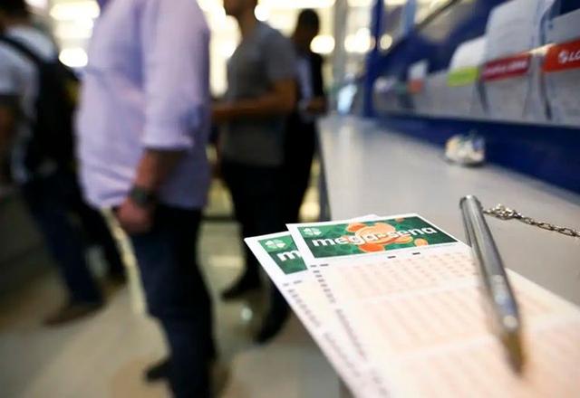 Mega-Sena 3.002: aposta de Curitiba (PR) leva prêmio de R$ 127 milhões; veja os números