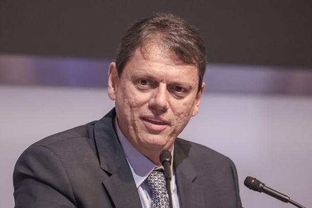 Tarcísio diz que concessionárias serão responsabilizadas após explosão em SP